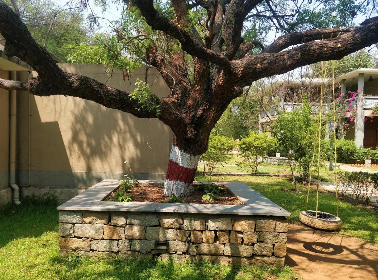 Heritage Resort Hampi Buitenkant foto