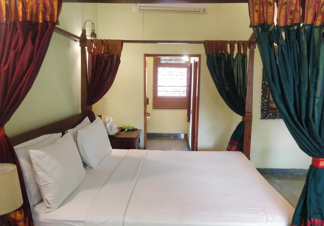 Heritage Resort Hampi Buitenkant foto