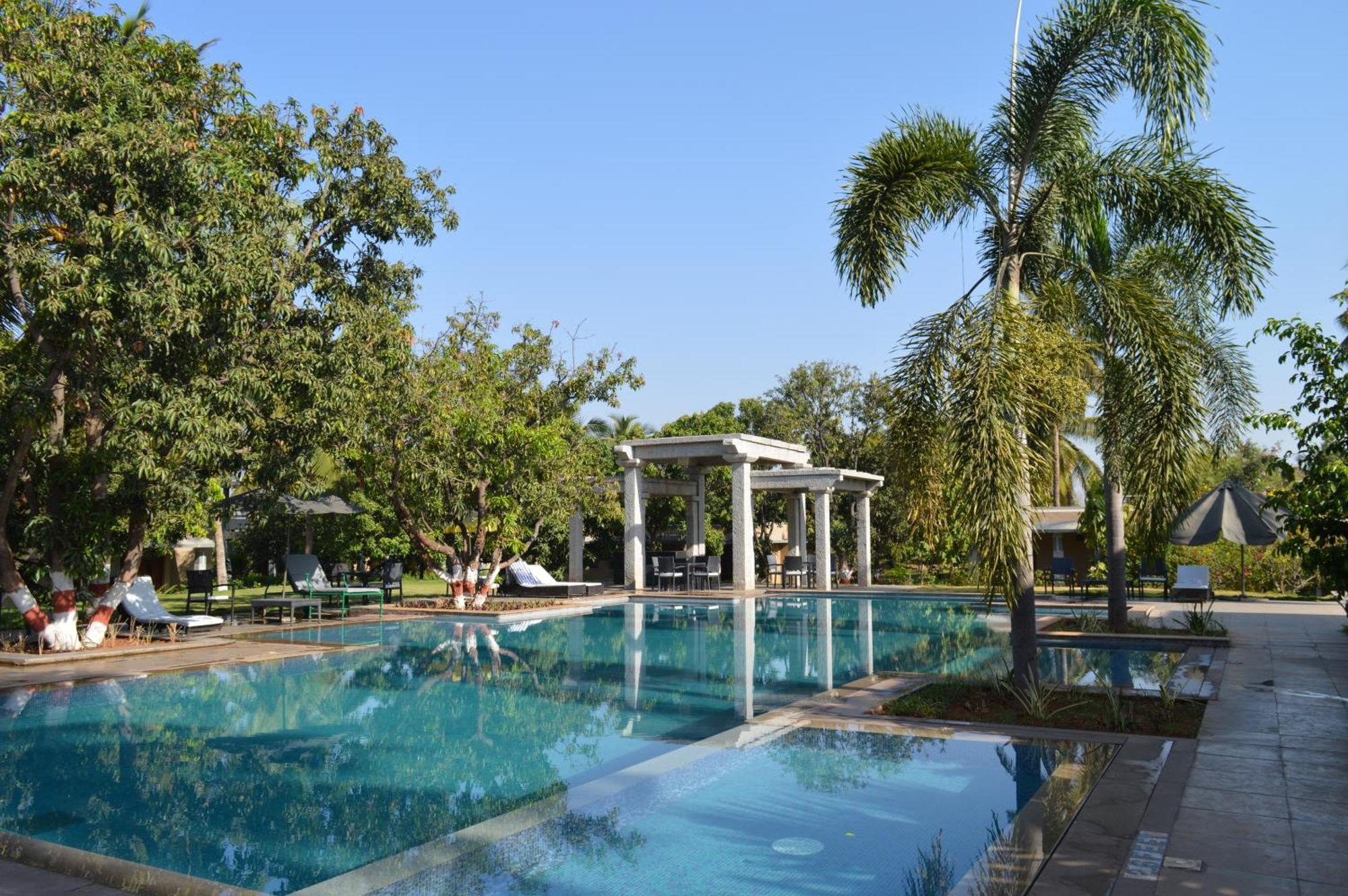 Heritage Resort Hampi Buitenkant foto