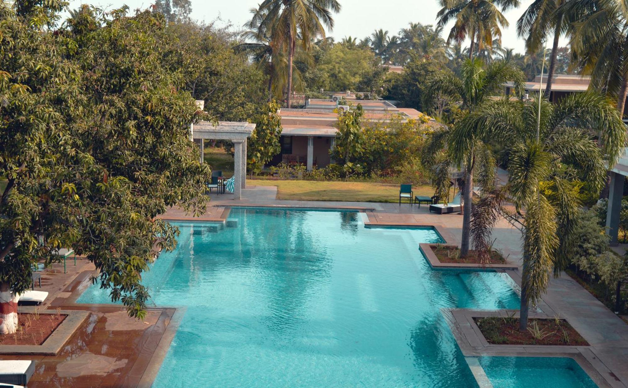 Heritage Resort Hampi Buitenkant foto
