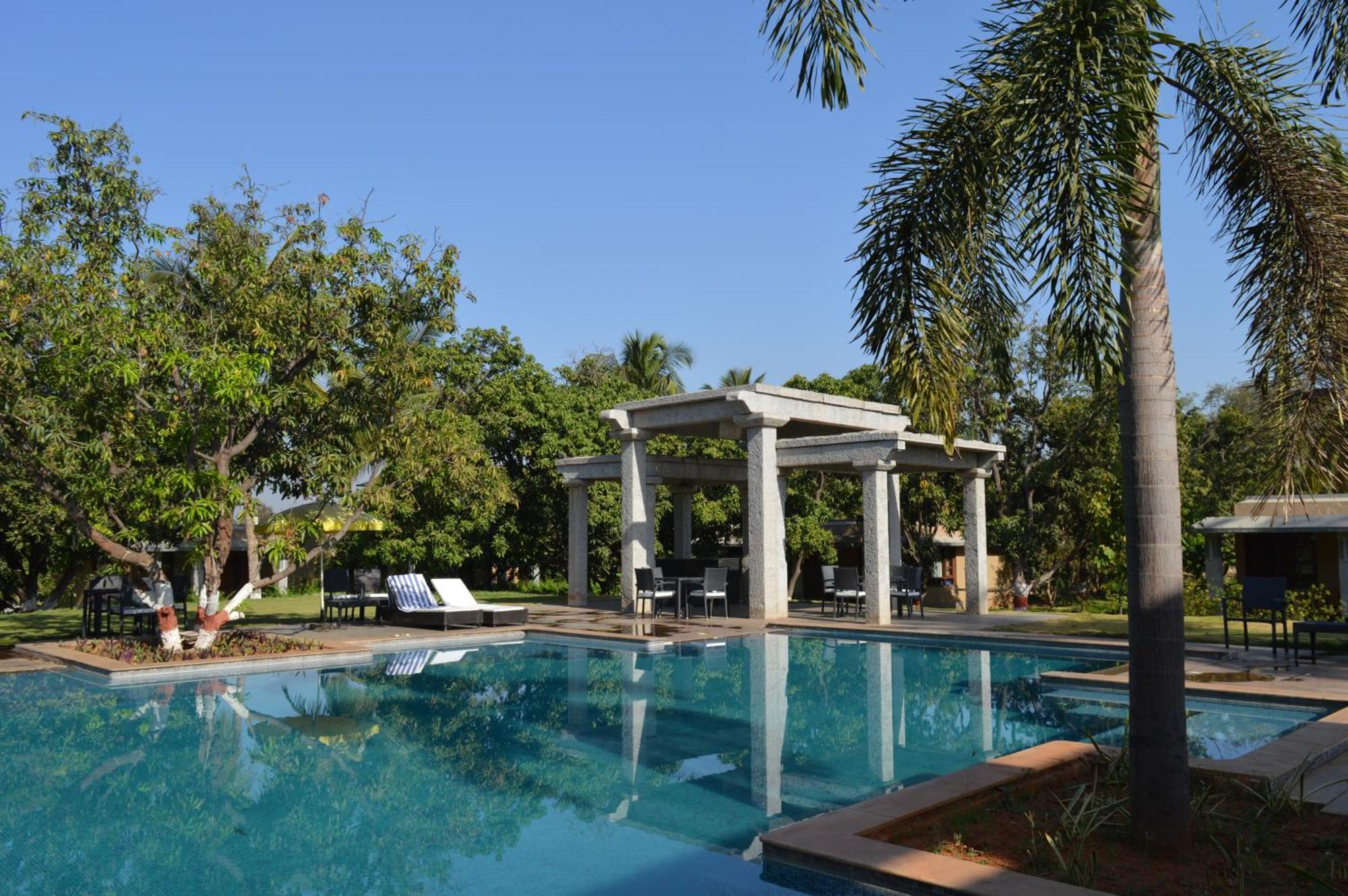 Heritage Resort Hampi Buitenkant foto