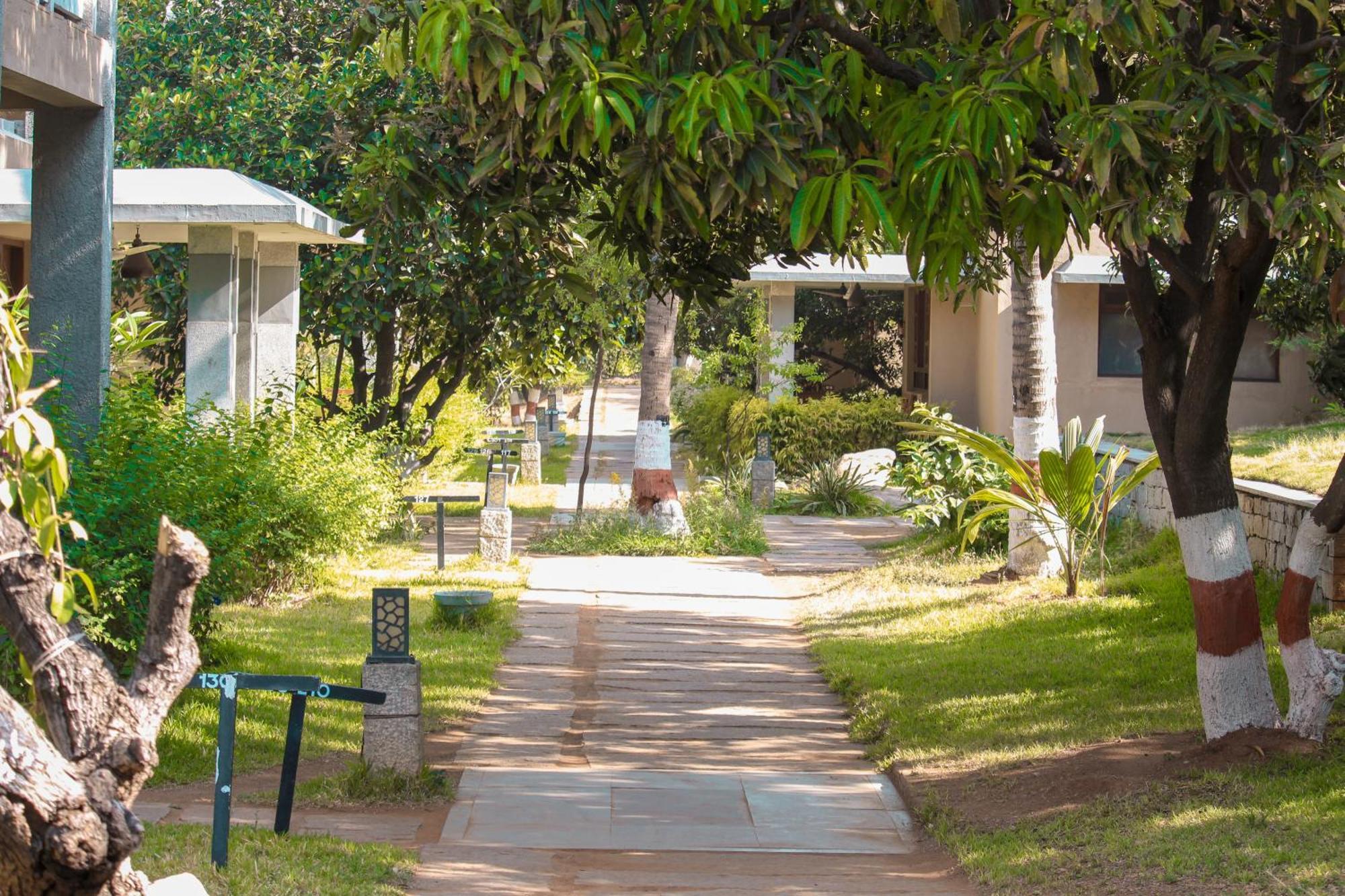 Heritage Resort Hampi Buitenkant foto