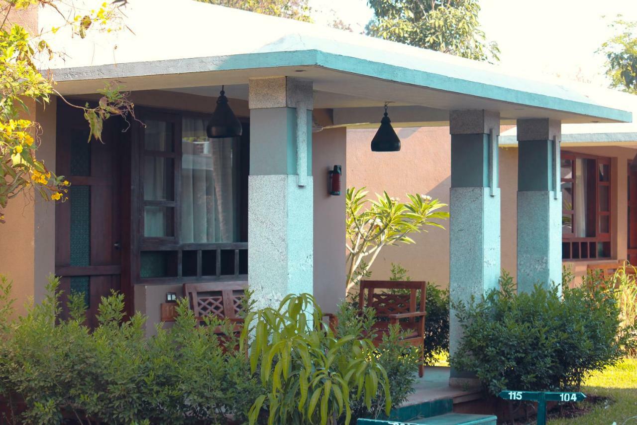 Heritage Resort Hampi Buitenkant foto