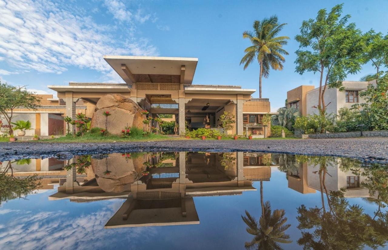 Heritage Resort Hampi Buitenkant foto